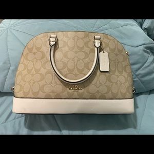Very nice used coach purse , still in very good condition